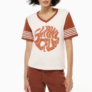 Aritzia Denim Forum The 70s varsity v neck tee beige cognac Sunny Cali shirt M